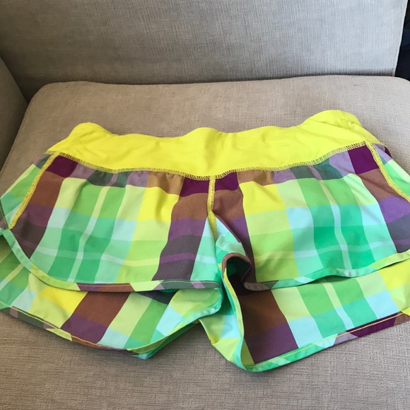lululemon athletica Pants - Lululemon size 6 shorts with small back pocket